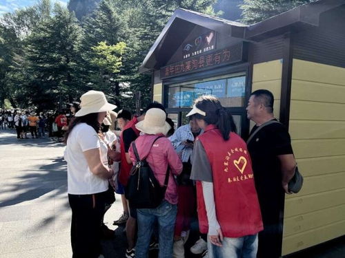 九寨沟旅游高峰期 三千余名青年志愿者用专业与热情为游客护航